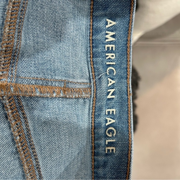 American Eagle Outfitters Women's Distressed Mom Jeans Blue Size 12 - Picture 3 of 4